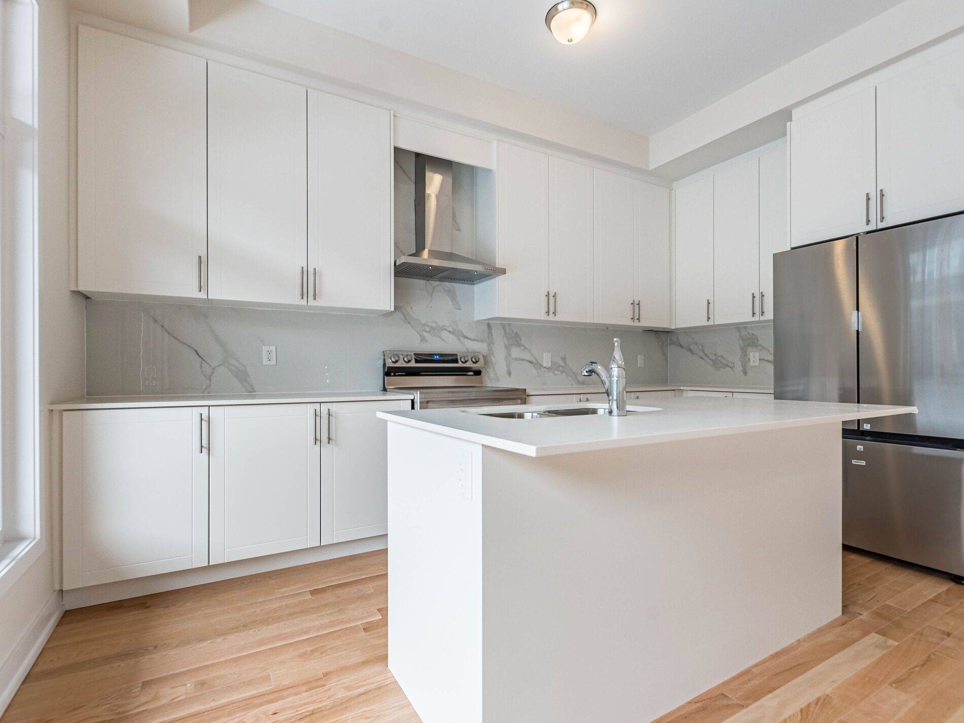 Oakville, ON L6H 7G1,3110 Meadowridge DR