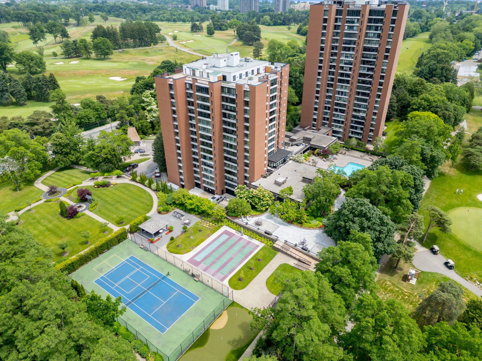 Mississauga, ON L5E 3E1,1400 Dixie RD #807