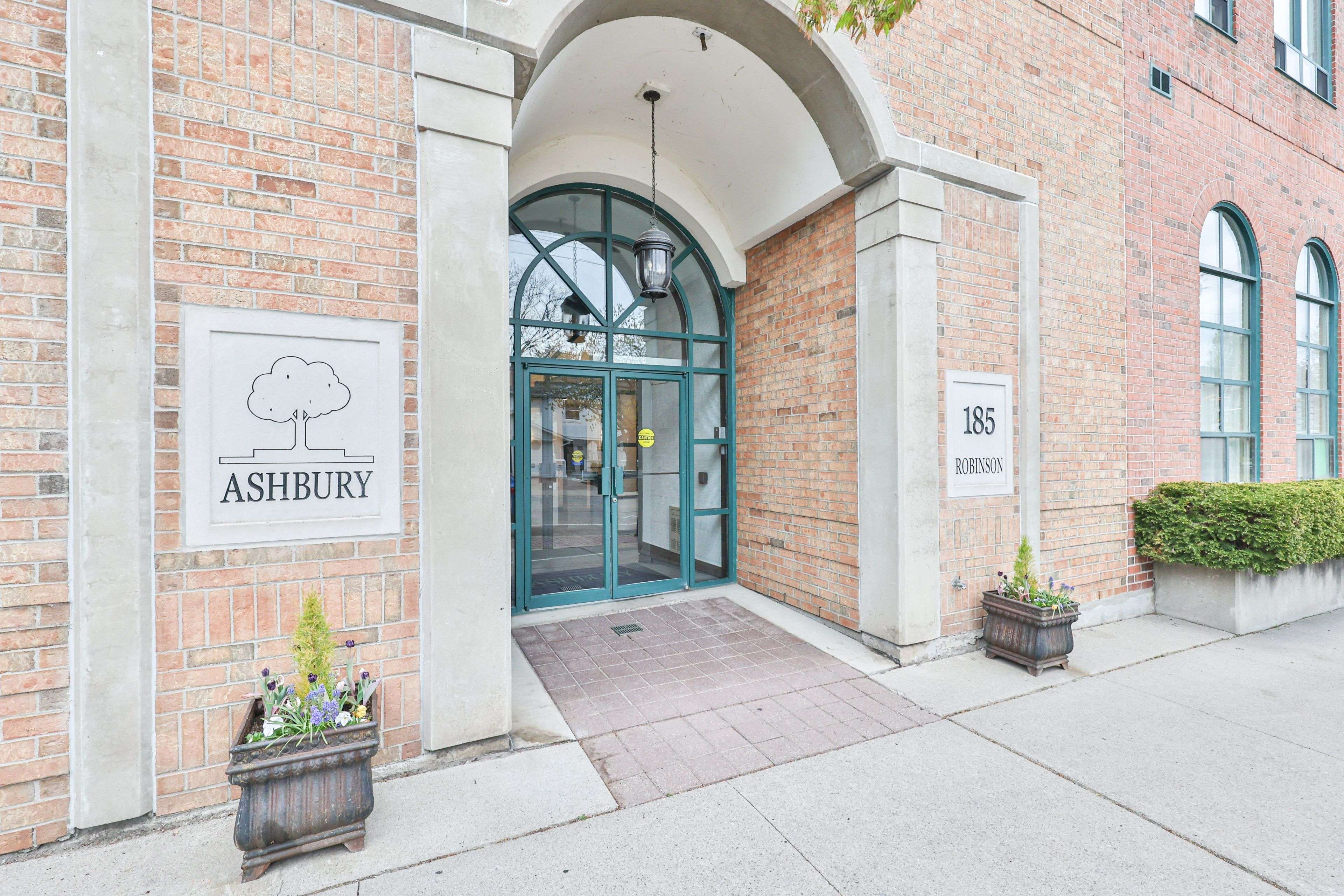 Oakville, ON L6J 7P6,185 Robinson ST #404