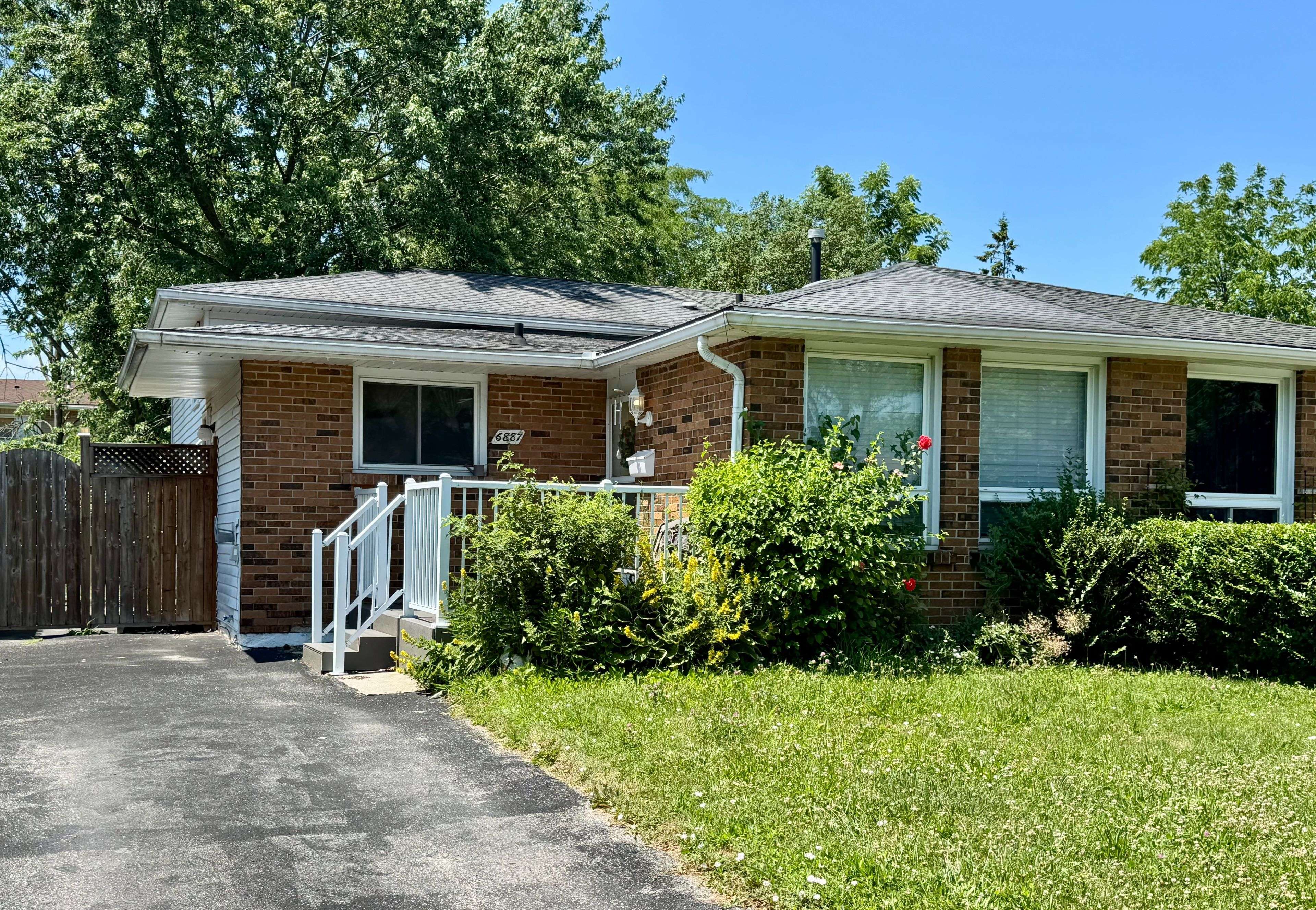 6887 Warden AVE, Niagara Falls, ON L2G 5P4
