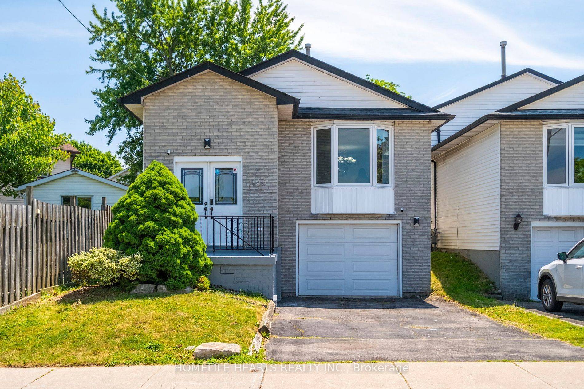 840 Stone Church RD E, Hamilton, ON L8W 1A8