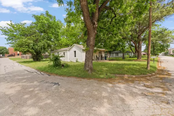 Burleson, TX 76028,216 S Scott Street