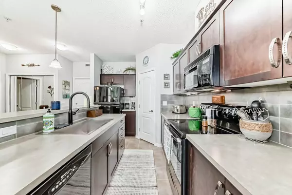 Okotoks, AB T1S 0C5,1 Crystal Green LN #133