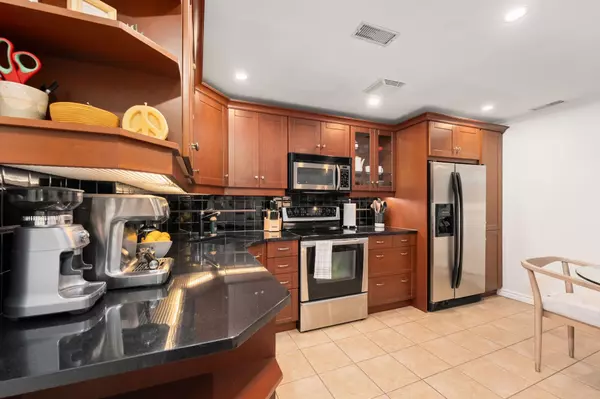 Toronto E02, ON M4L 1J7,41 Battenberg AVE #32