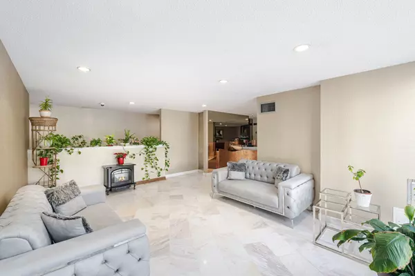Mississauga, ON L5A 4B6,3695 Kaneff CRES #1602
