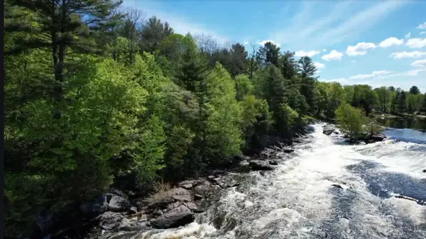 26 Magnet RD, Magnetawan, ON P0A 1P0