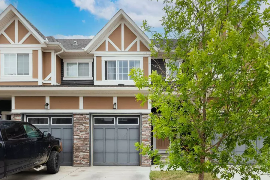 5 Hillcrest SQ SW, Airdrie, AB T4B 4B3