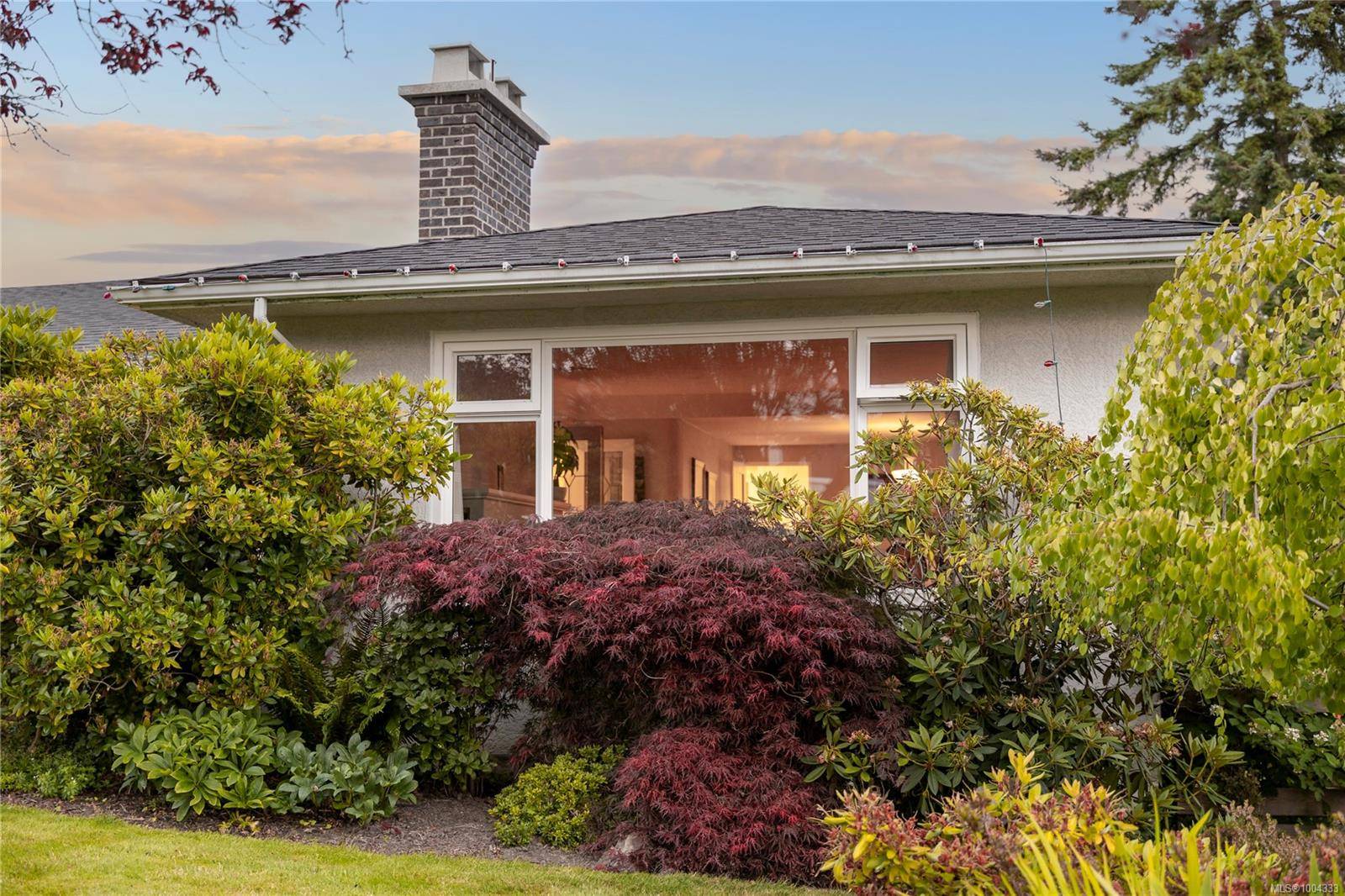 Oak Bay, BC V8R 5N3,3045 Larkdowne Rd