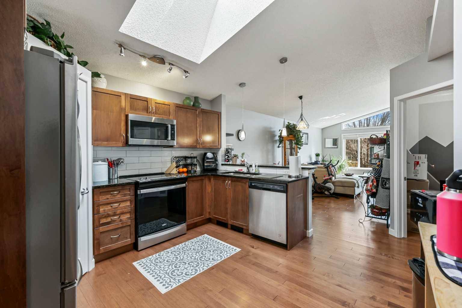 Calgary, AB T2Z 0S7,95 New Brighton LNDG SE
