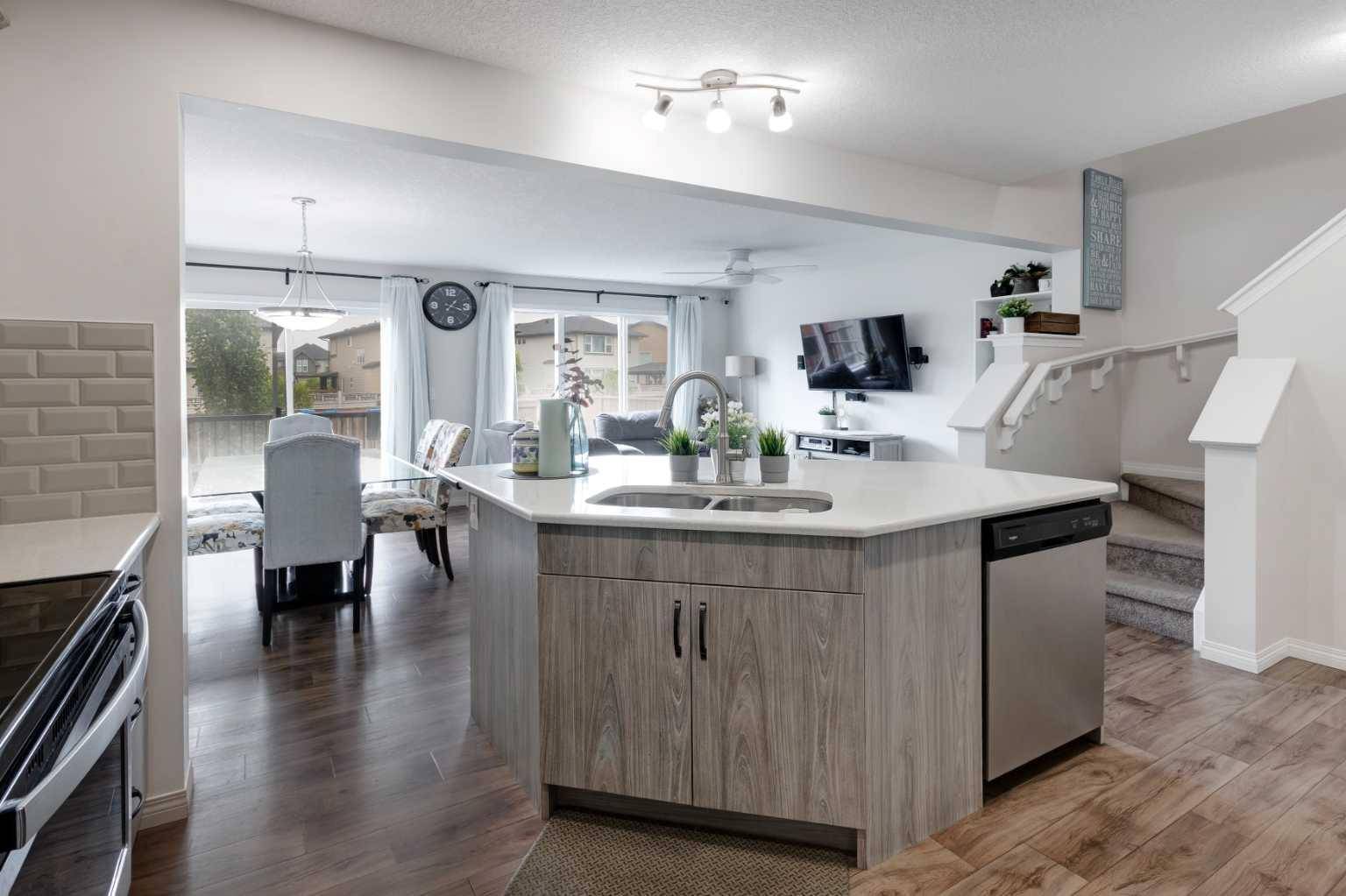 Airdrie, AB T4B 4B3,5 Hillcrest SQ SW