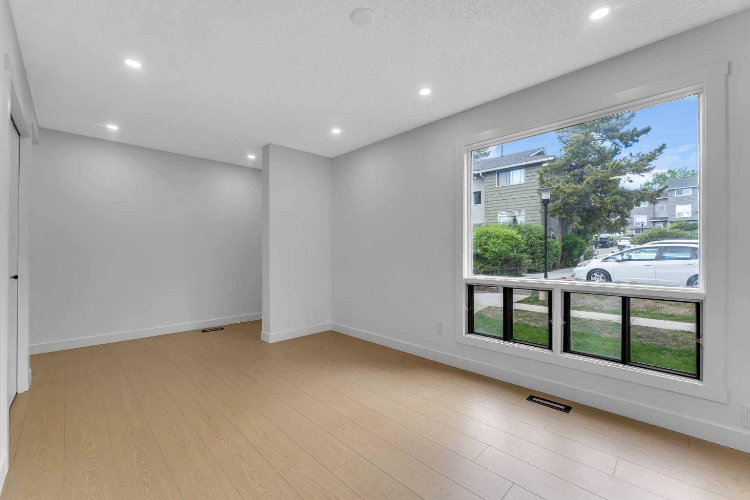 Calgary, AB T3G 1R8,6915 Ranchview DR NW #104