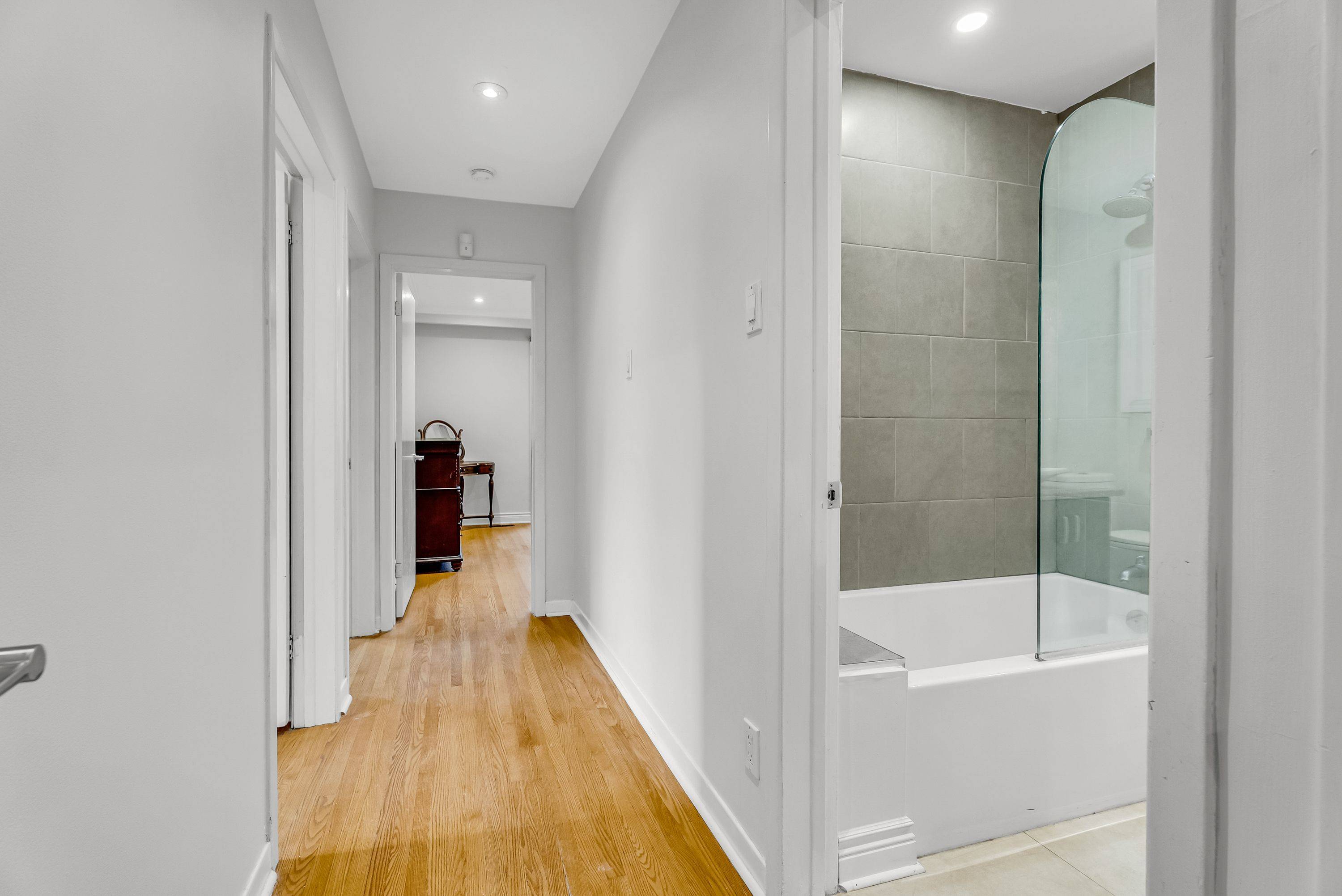 Toronto C14, ON M2M 3L3,225 Maxome AVE