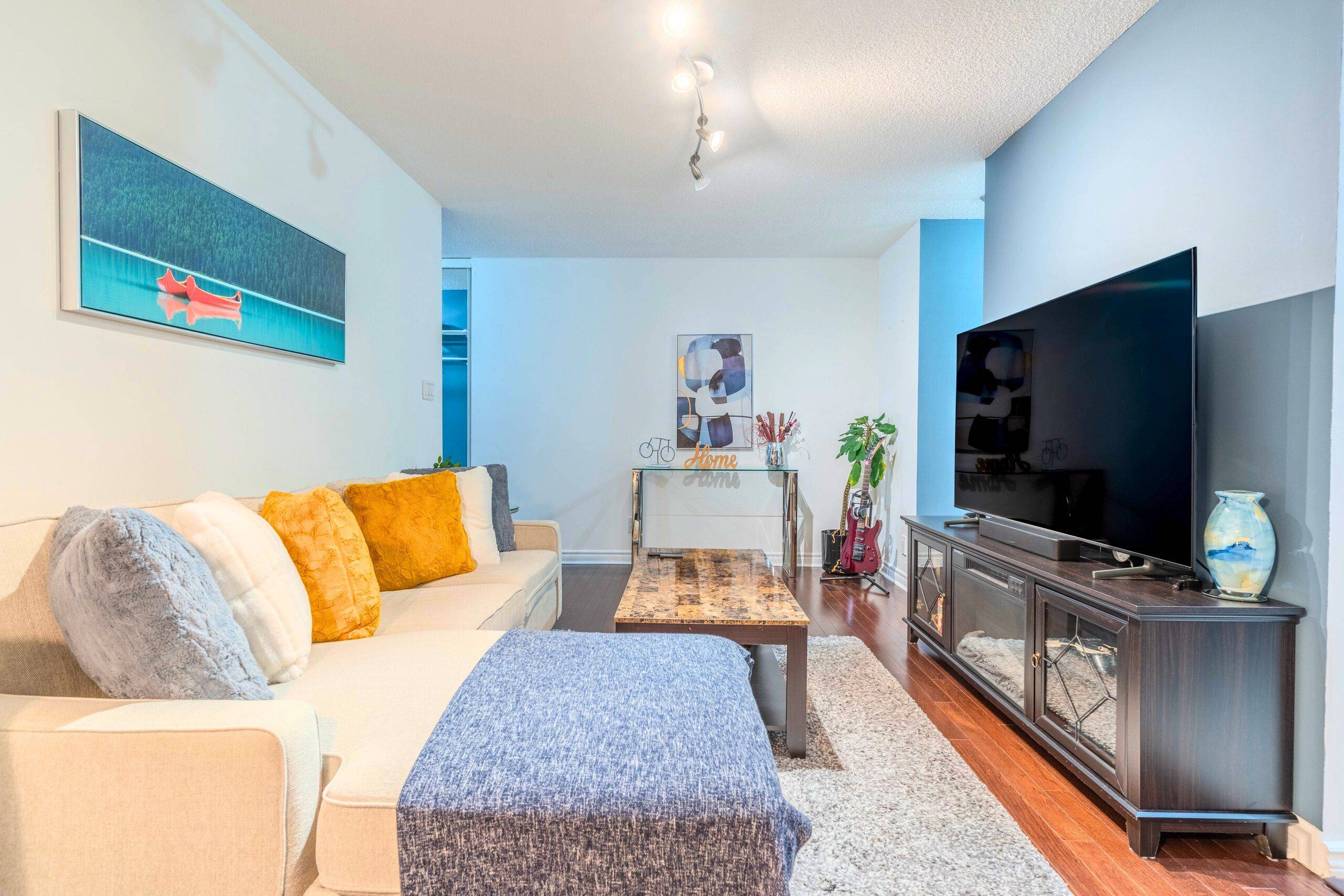 897 Sheppard AVE W #202, Toronto C06, ON M3H 2T4