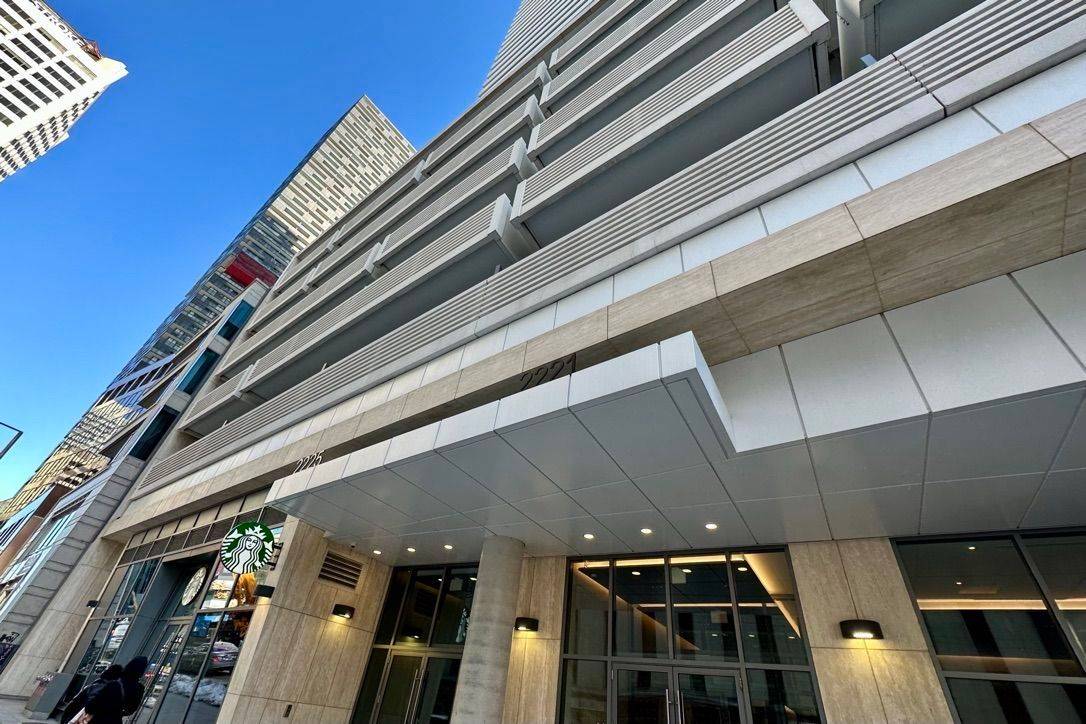 2221 Yonge ST #5209, Toronto C10, ON M4S 2B4