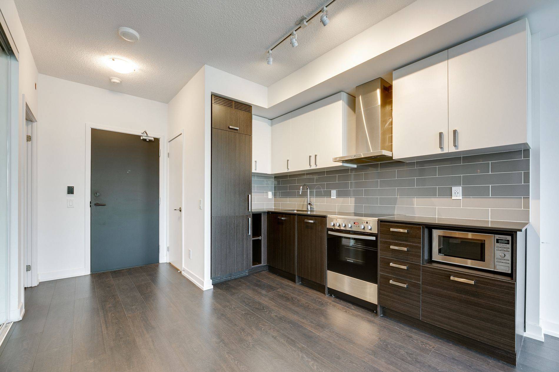 Toronto C10, ON M4S 0B5,125 Redpath AVE #904
