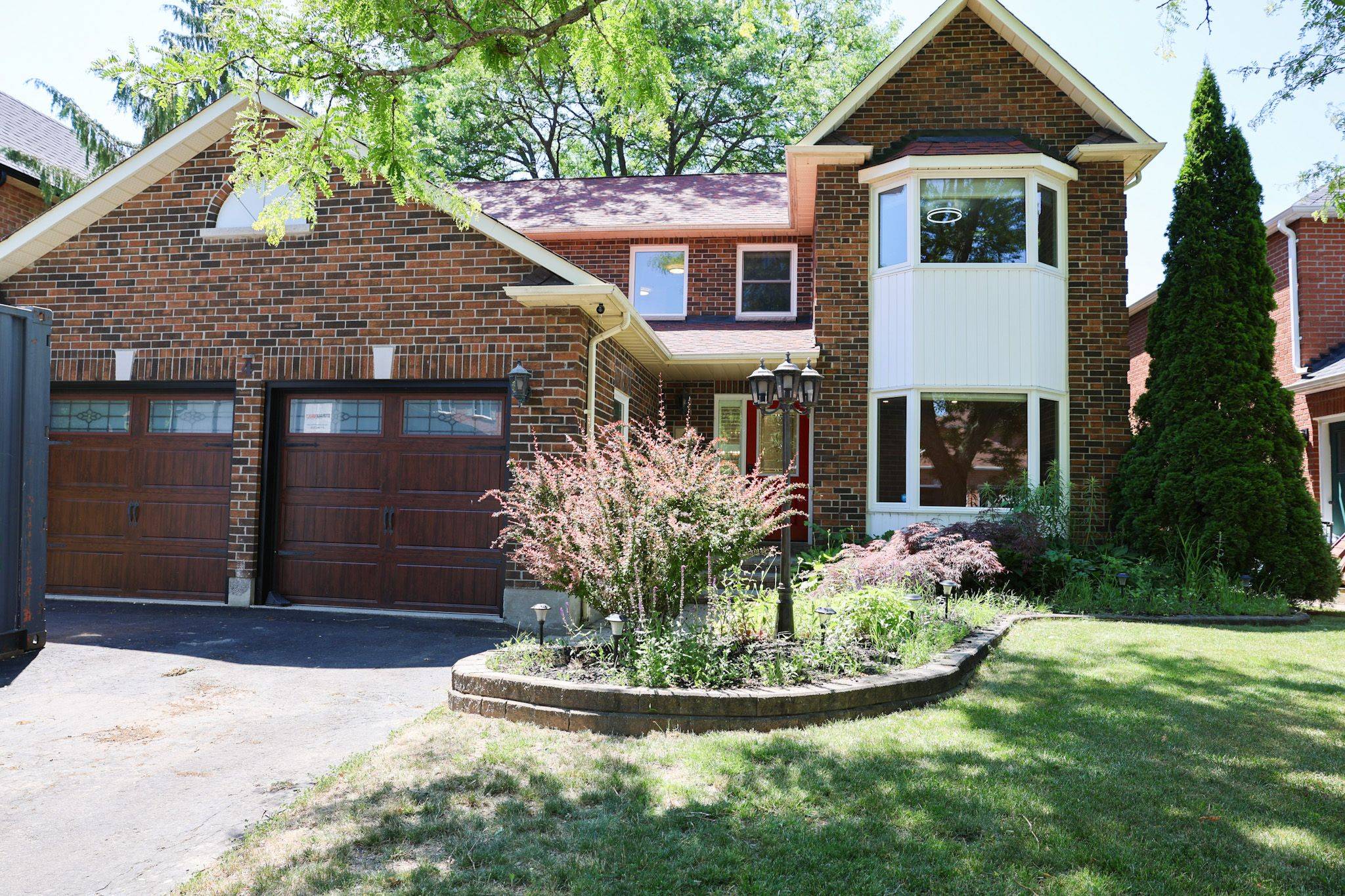 4 Carriage LN, Clarington, ON L1E 1J9