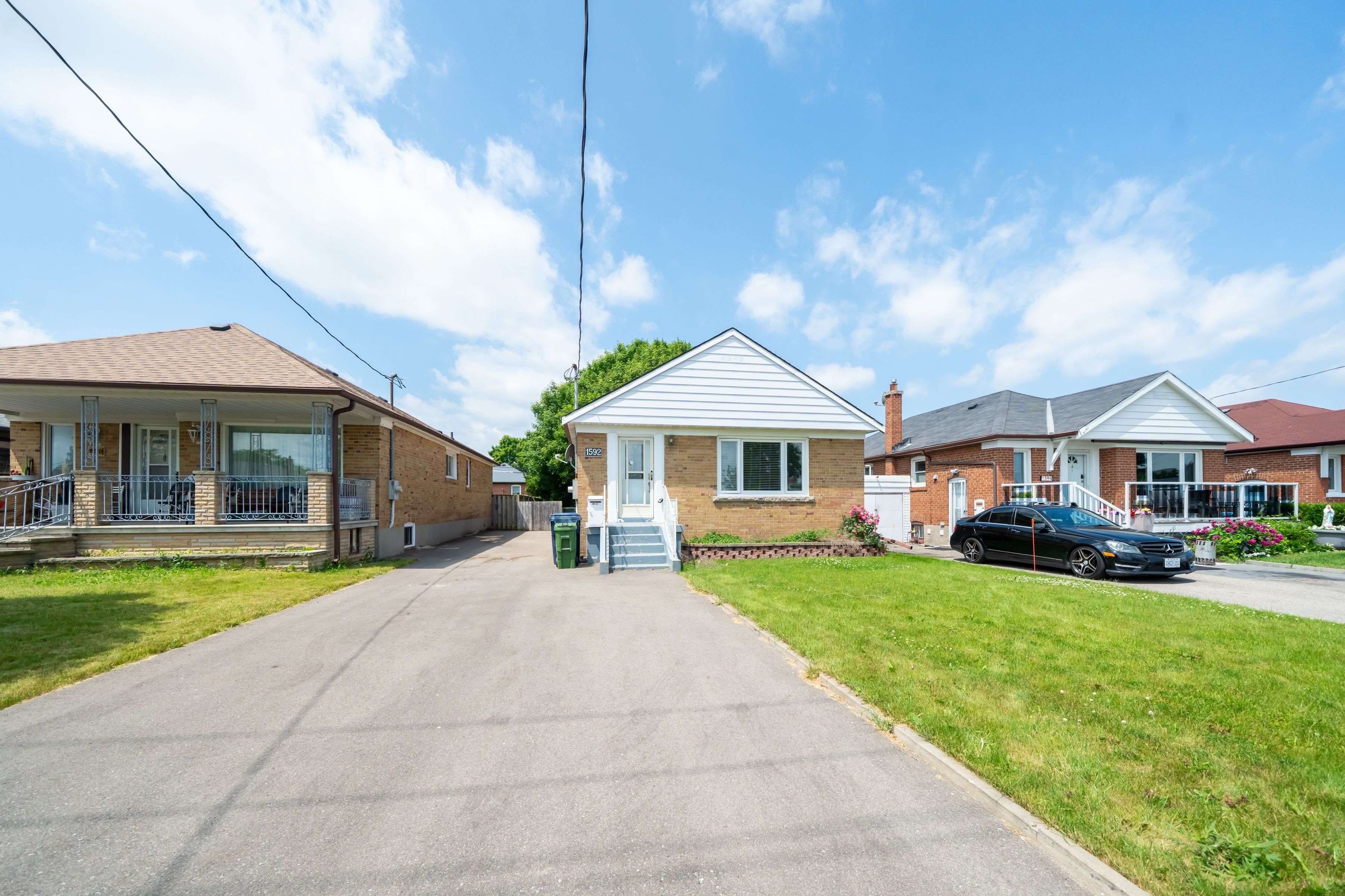 1592 Pharmacy AVE, Toronto E04, ON M1R 2K7