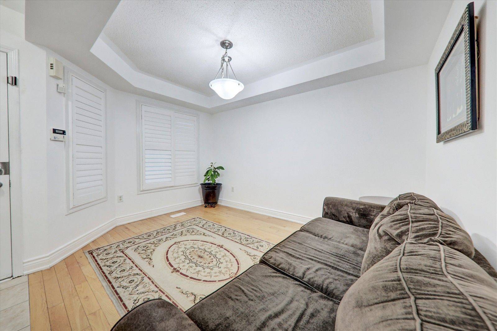 Toronto E11, ON M1B 6J6,9 Millcar DR