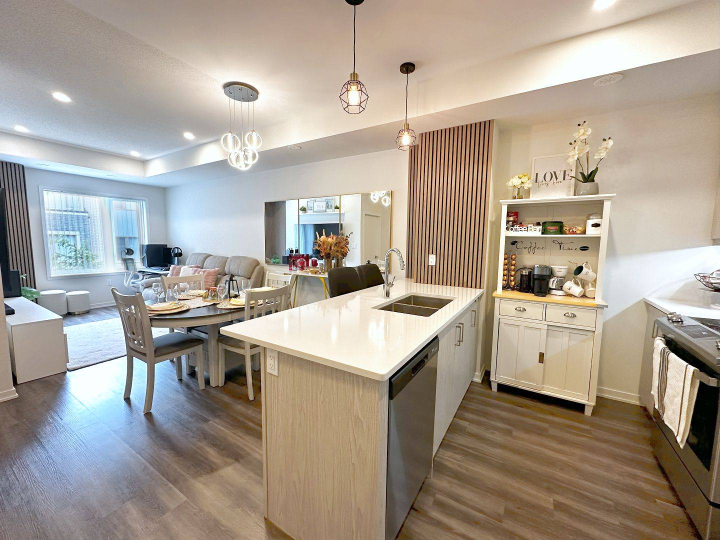 121 Honeycrisp CRES ## 238, Vaughan, ON L4K 0N7