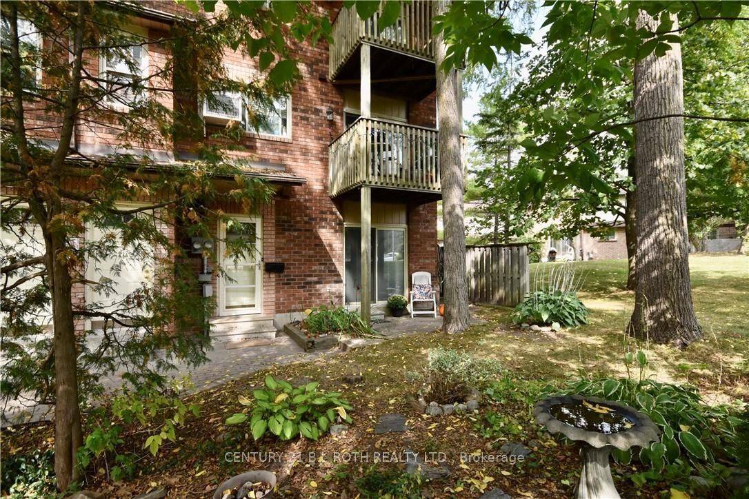 11 Meadow LN #1, Barrie, ON L4N 6Z1
