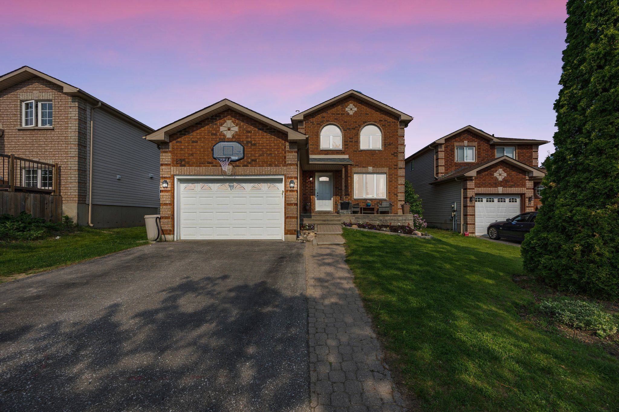 29 Hersey CRES, Barrie, ON L4N 8P7