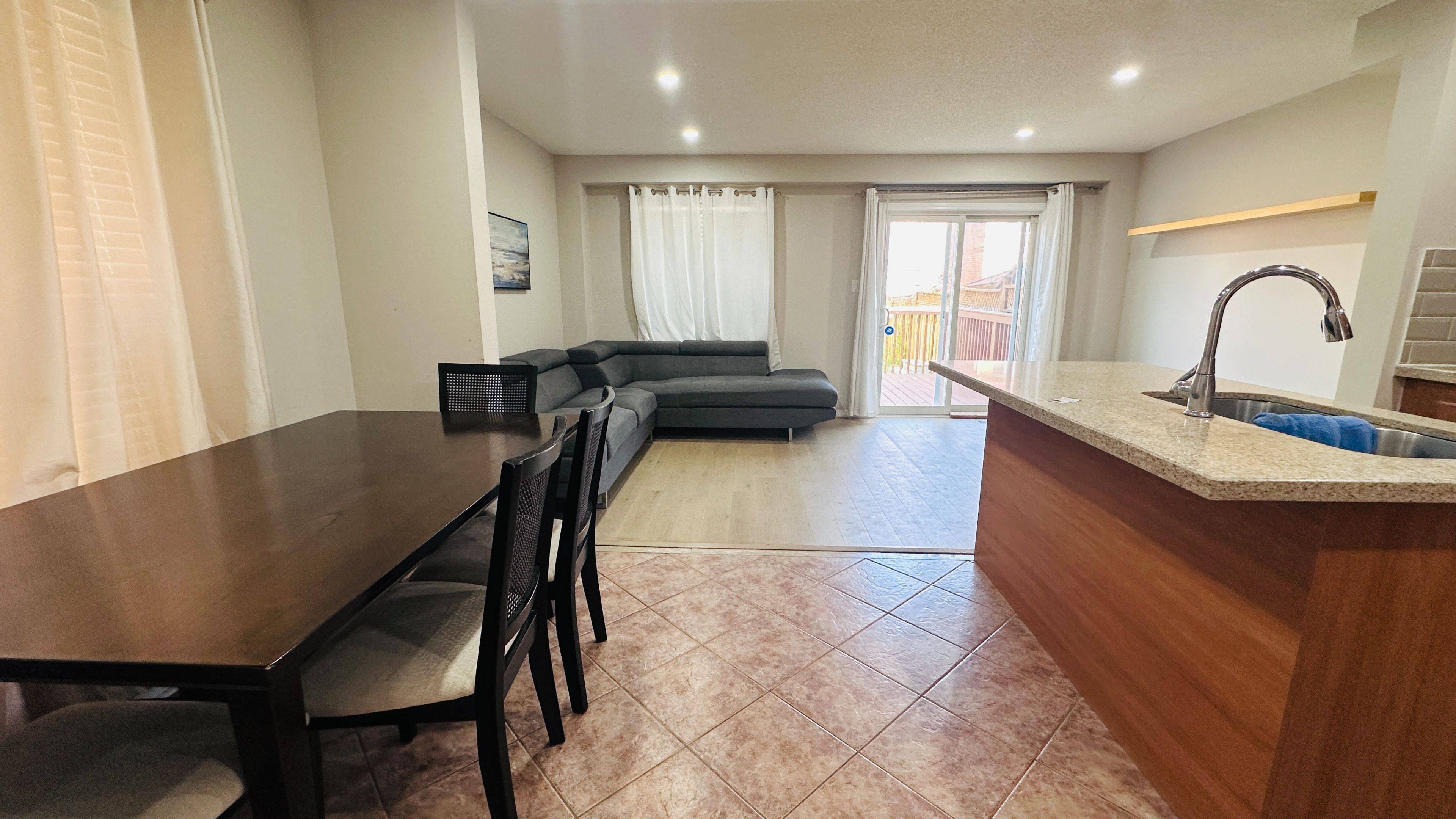 Brampton, ON L7A 3C5,92 El Camino WAY