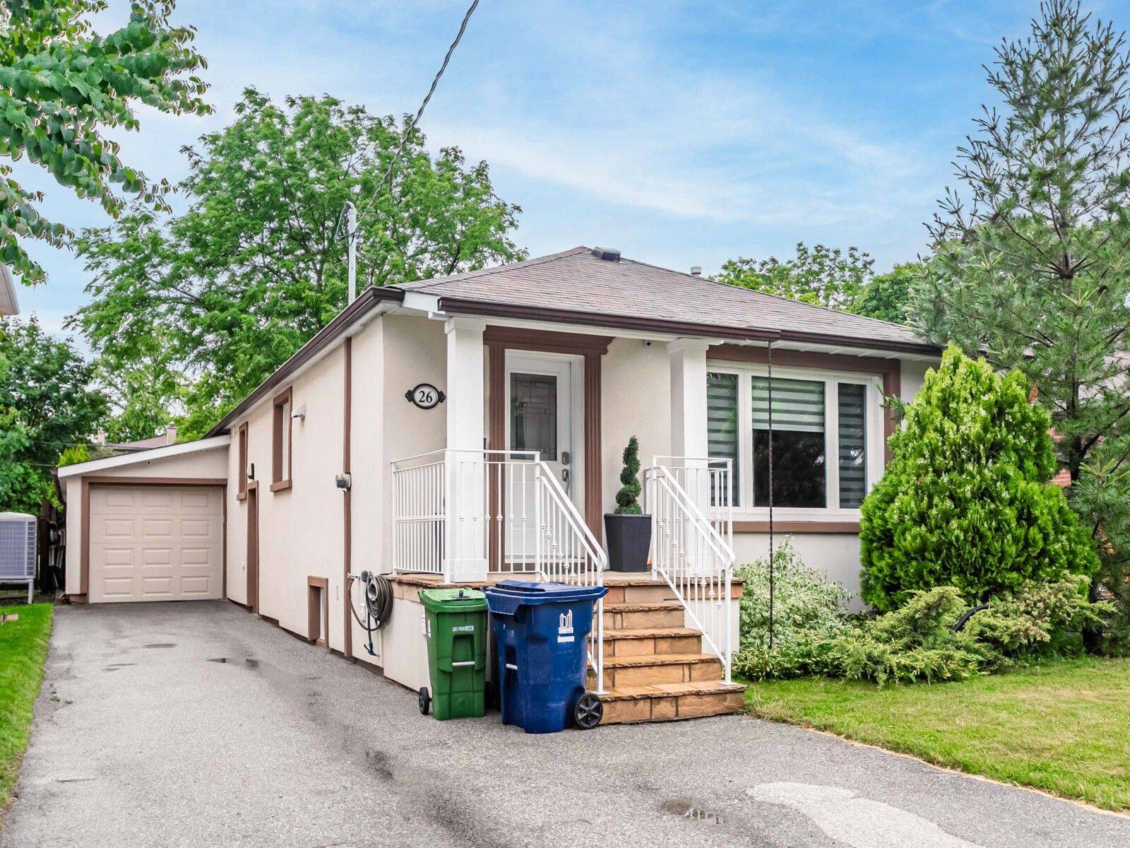 26 Charleston RD, Toronto W08, ON M9B 4M7