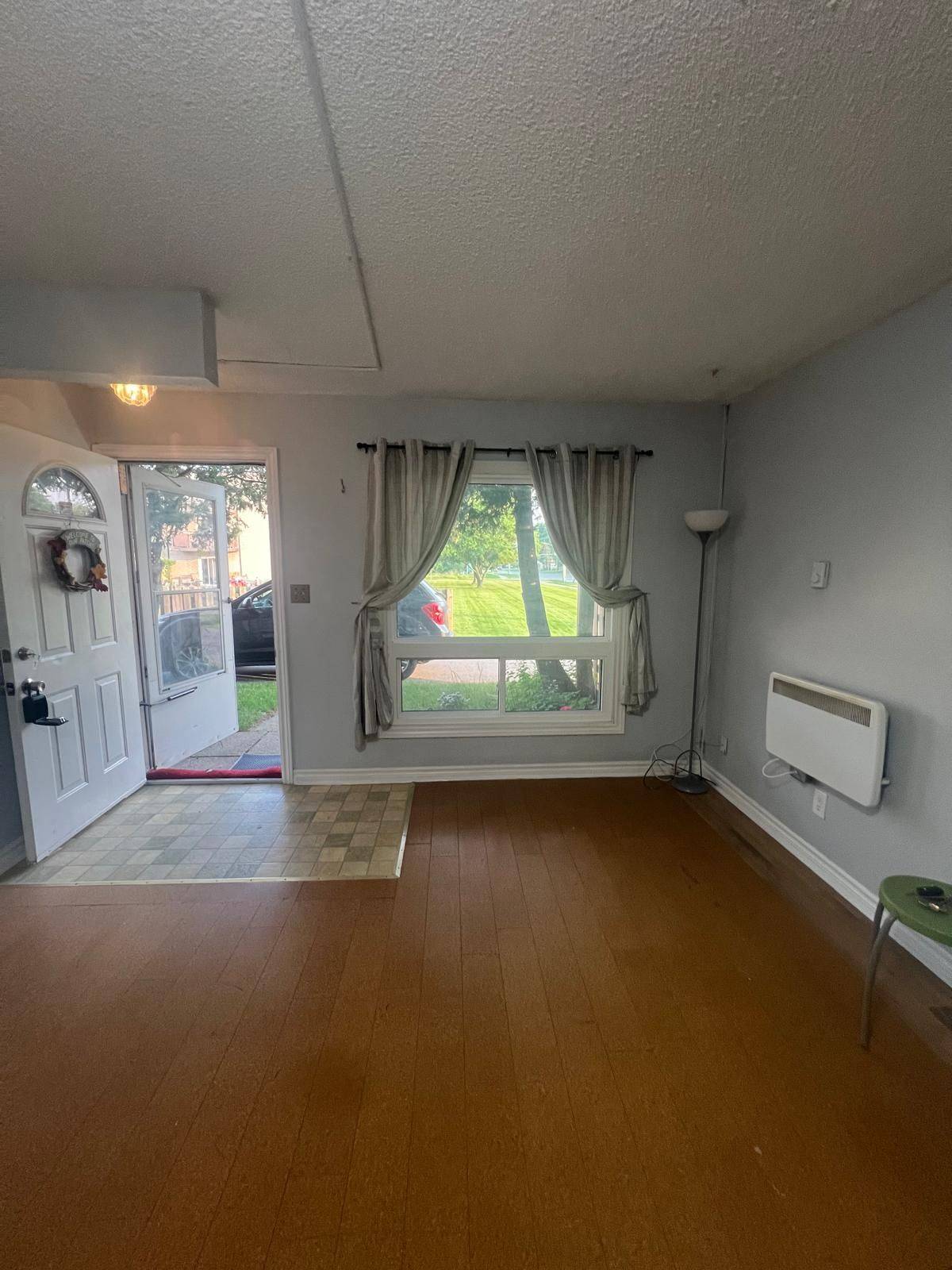 Niagara Falls, ON L2G 6X7,8646 Willoughby DR #12