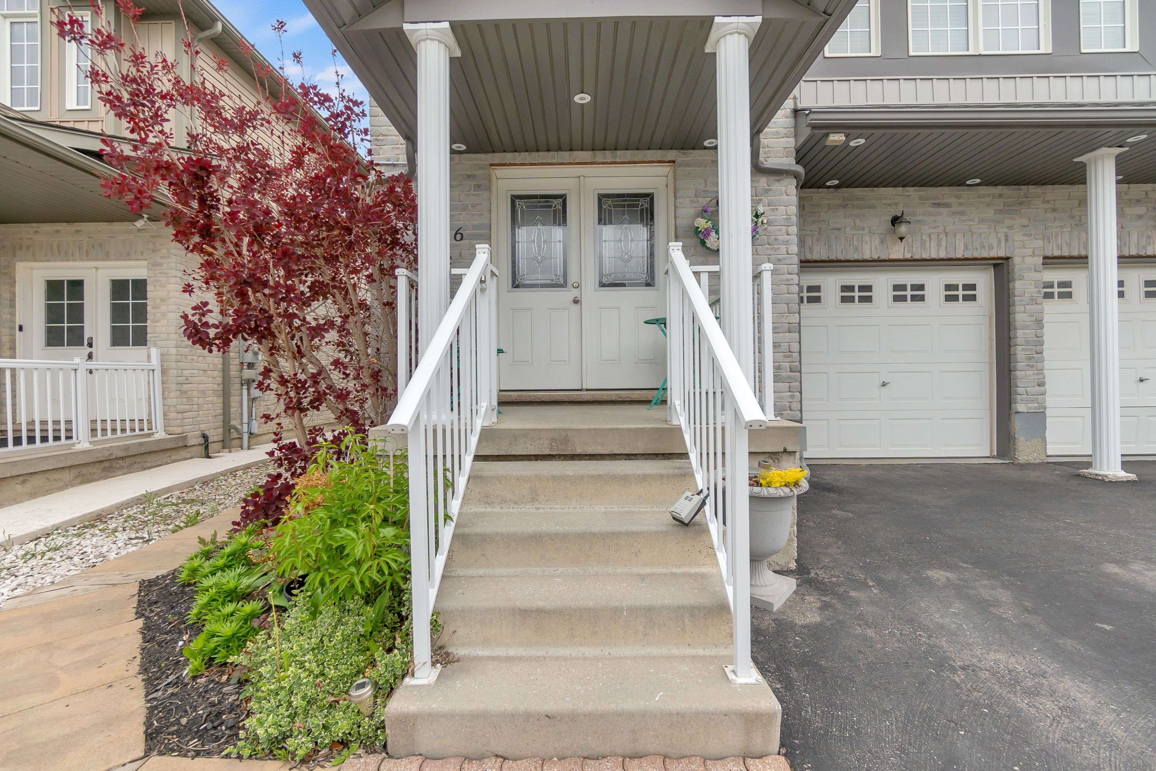 Kitchener, ON N2R 1V1,46 Woodbine AVE