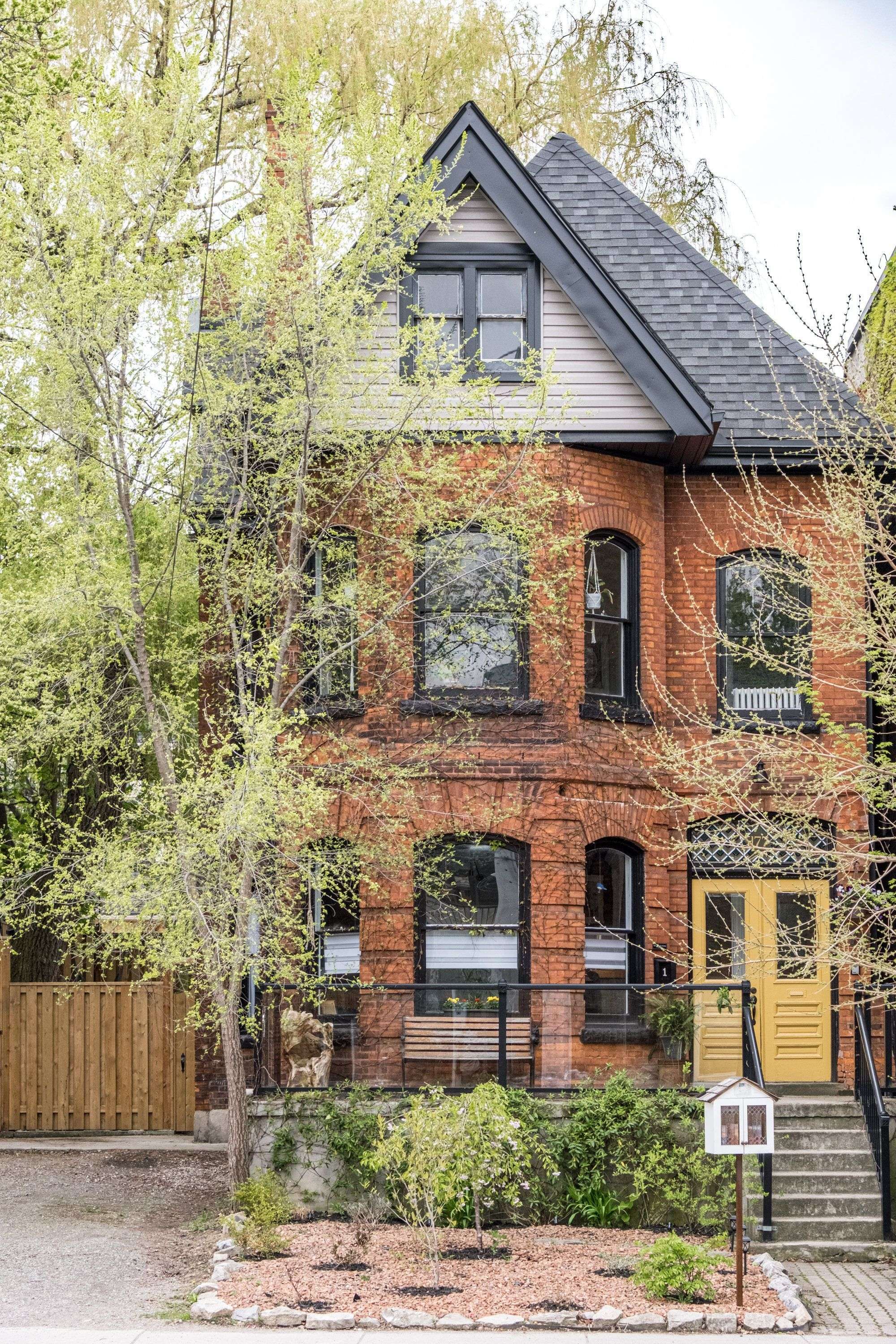 Hamilton, ON L8P 2C8,177 Charlton AVE W