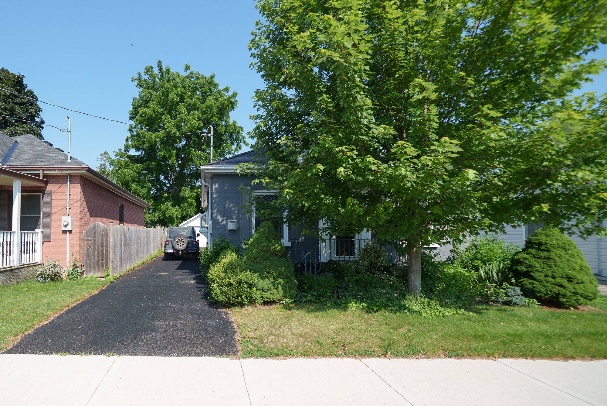Brantford, ON N3R 3Y6,102 Sydenham ST