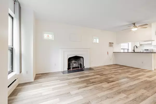 Toronto C10, ON M4S 1N7,31 Glebe RD E #4