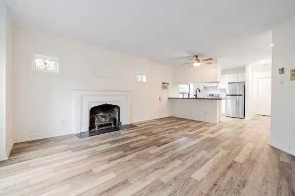 Toronto C10, ON M4S 1N7,31 Glebe RD E #4