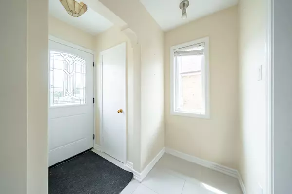 Toronto E04, ON M1R 2K7,1592 Pharmacy AVE