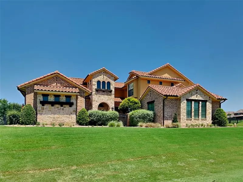 7916 Bella Flora Drive, Fort Worth, TX 76126