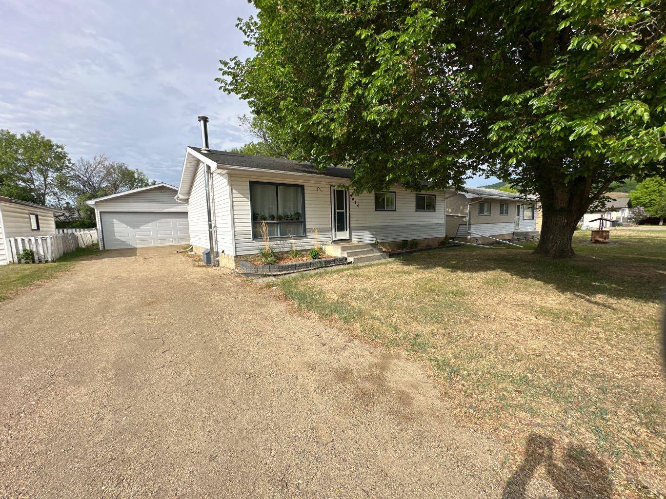 9614 84 AVE, Peace River, AB T8S 1A5