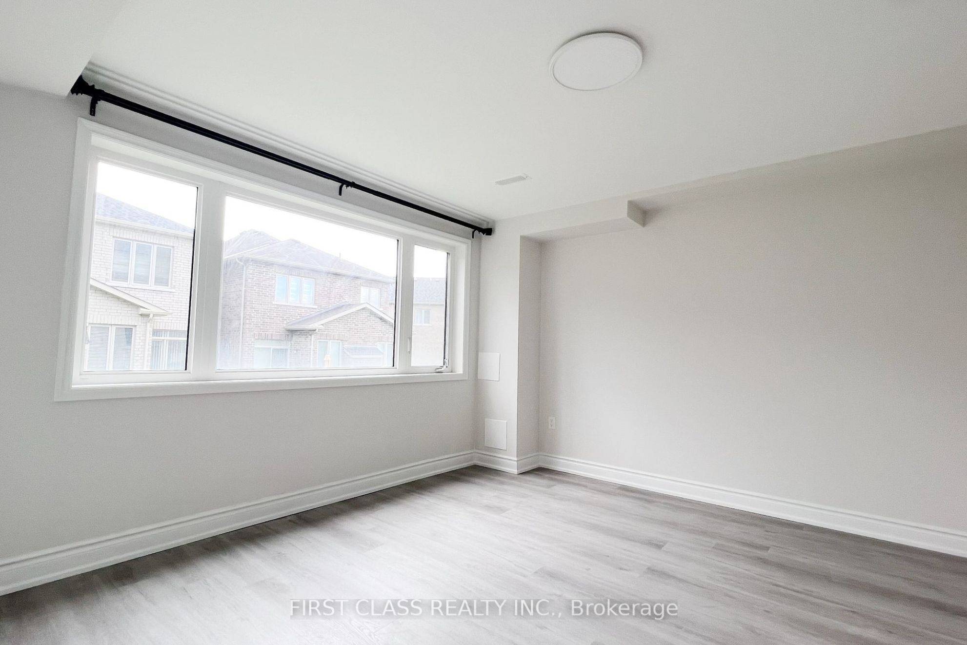 East Gwillimbury, ON L9N 0R3,8 Eastgrove SQ #bsmt