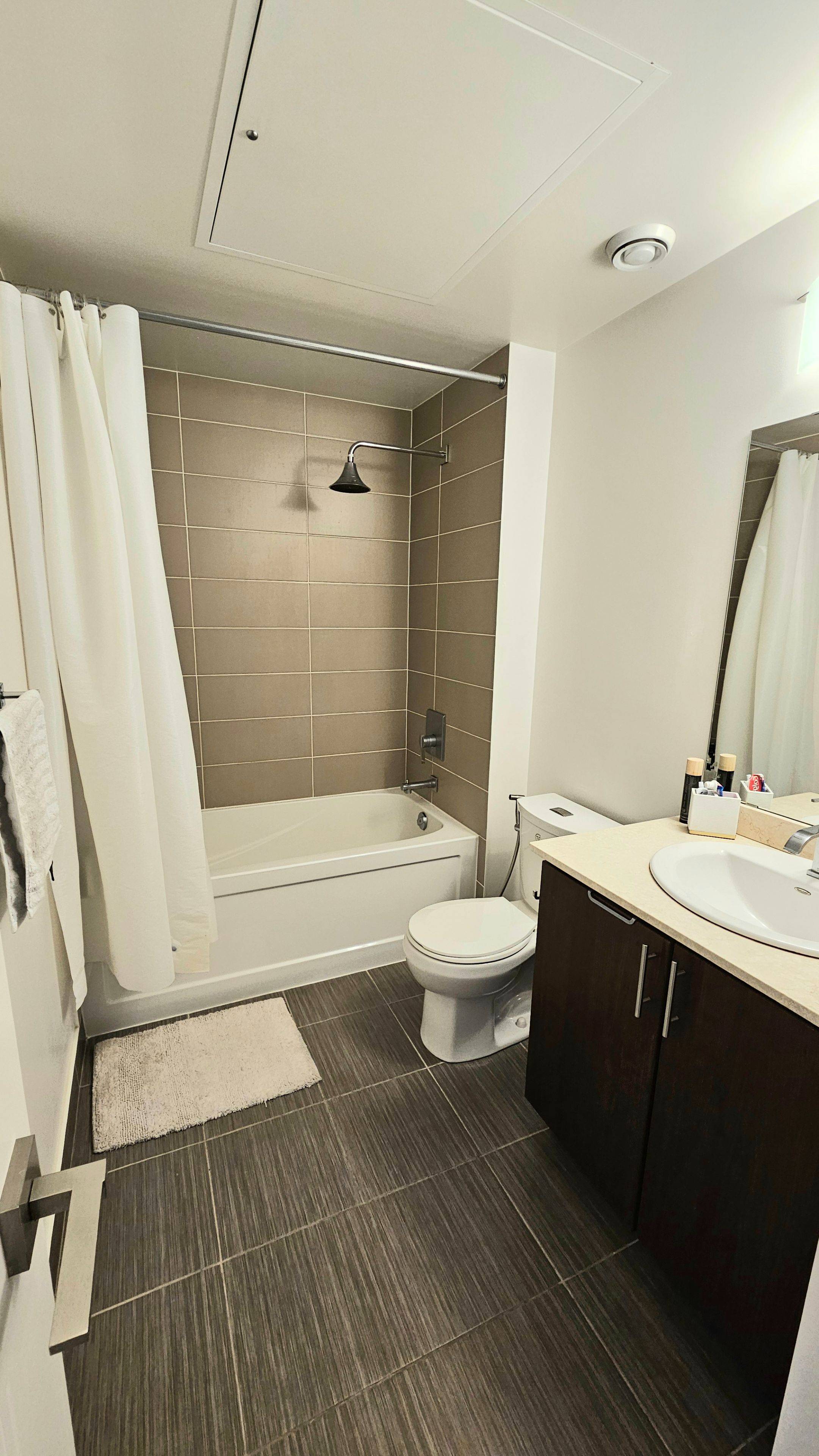 Markham, ON L3T 0C8,7161 YONGE ST #835