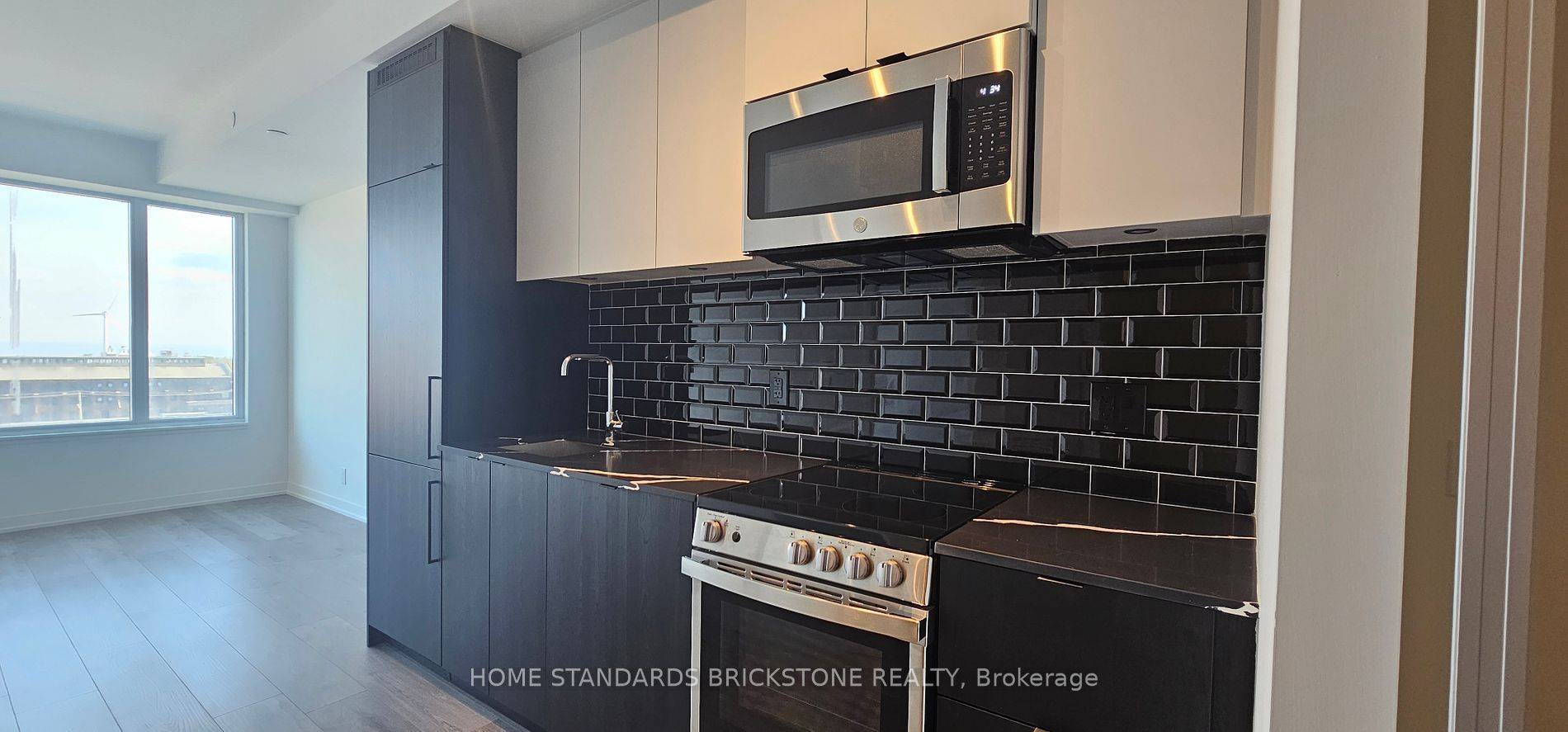 Toronto W01, ON M6K 0J2,285 Dufferin ST #612