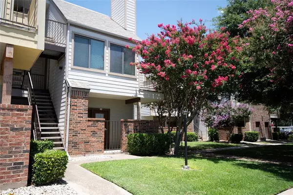3121 Sondra Drive #E 203, Fort Worth, TX 76107
