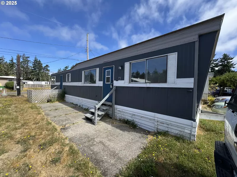67624 SPINREEL RD #8, North Bend, OR 97459