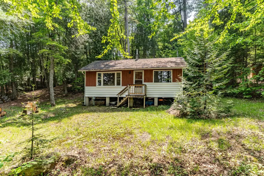 1042 Farmer Hays DR, Algonquin Highlands, ON P0A 1E0