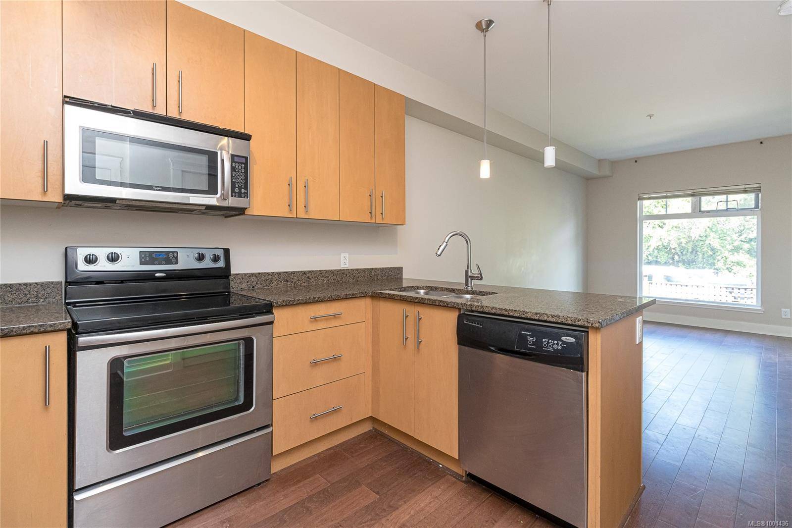 View Royal, BC V8Z 0C4,21 Conard St #206
