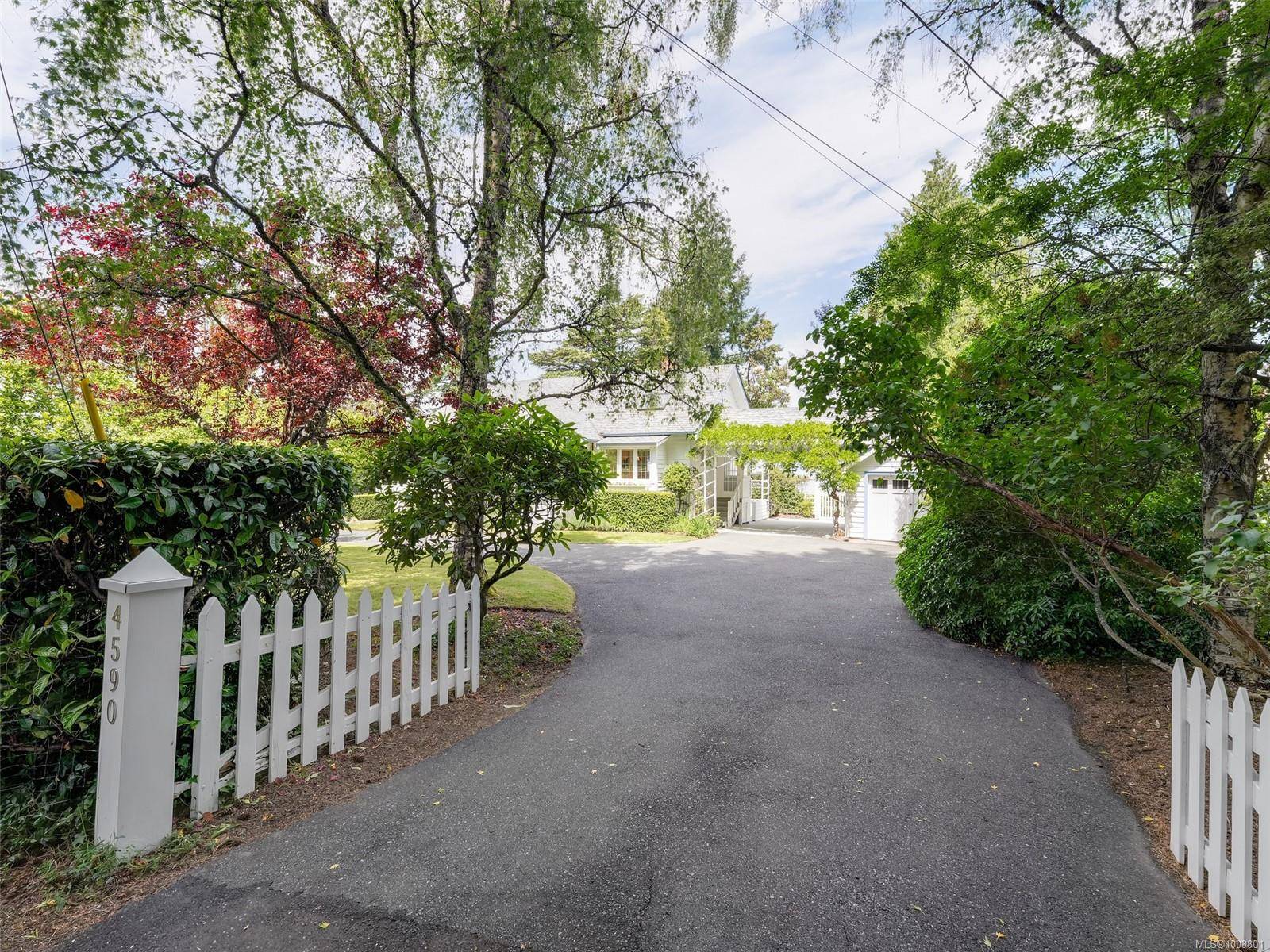 4590 Torquay Rd, Saanich, BC V8N 3L7