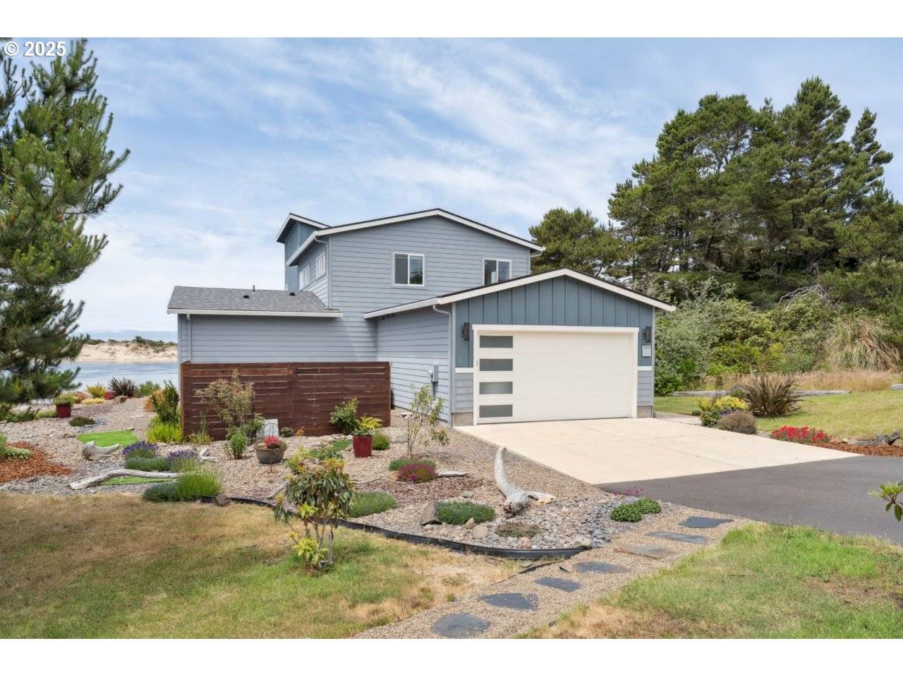 Florence, OR 97439,3335 RHODODENDRON DR