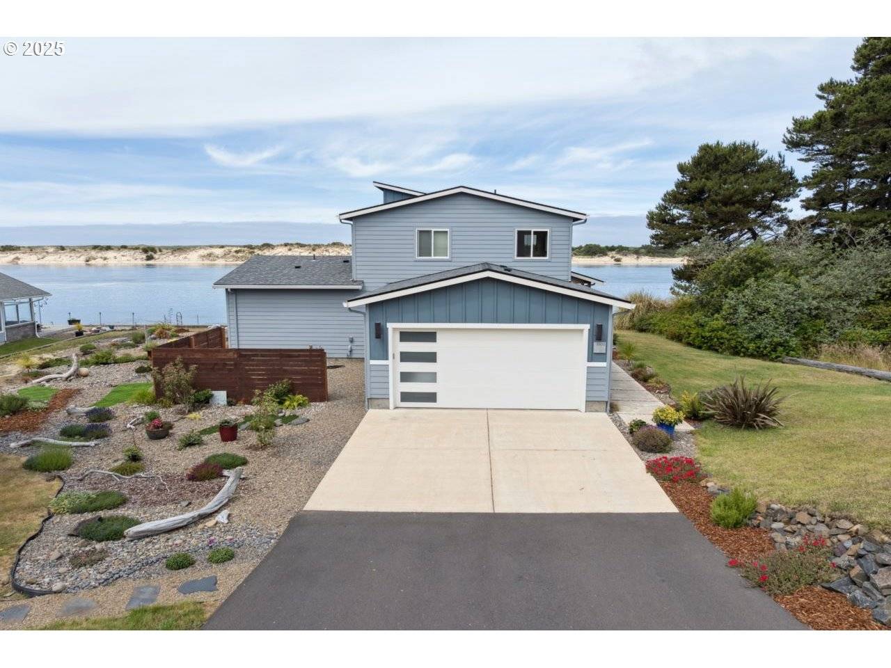 Florence, OR 97439,3335 RHODODENDRON DR
