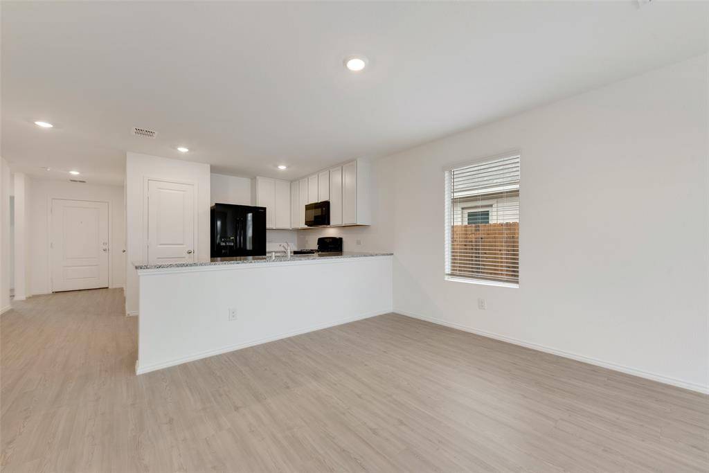 1649 Crested Way,  Fort Worth,  TX 76140