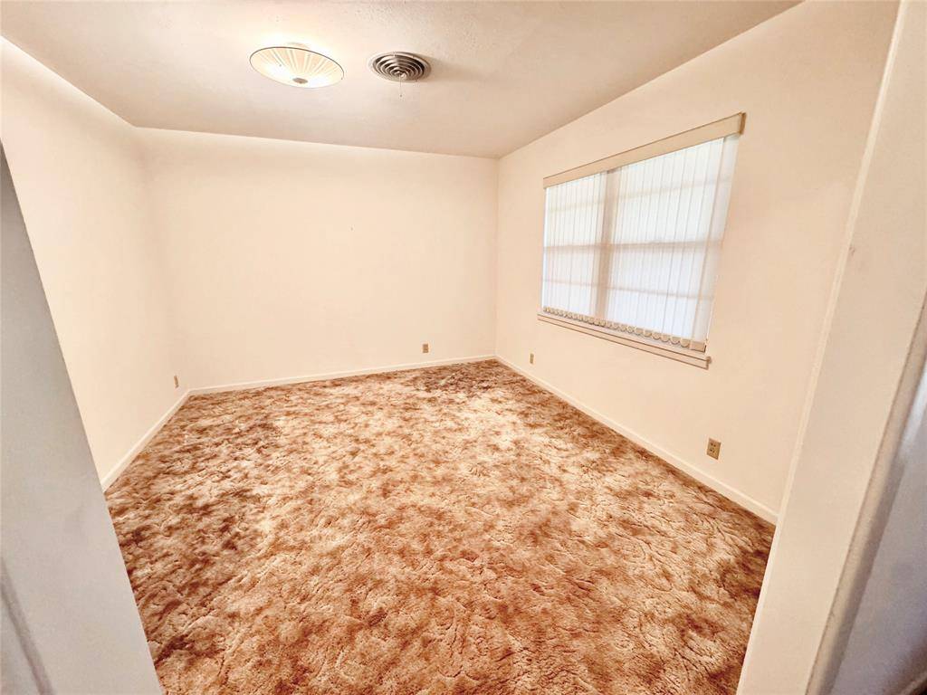 Bowie, TX 76230,1453 N Highway 81
