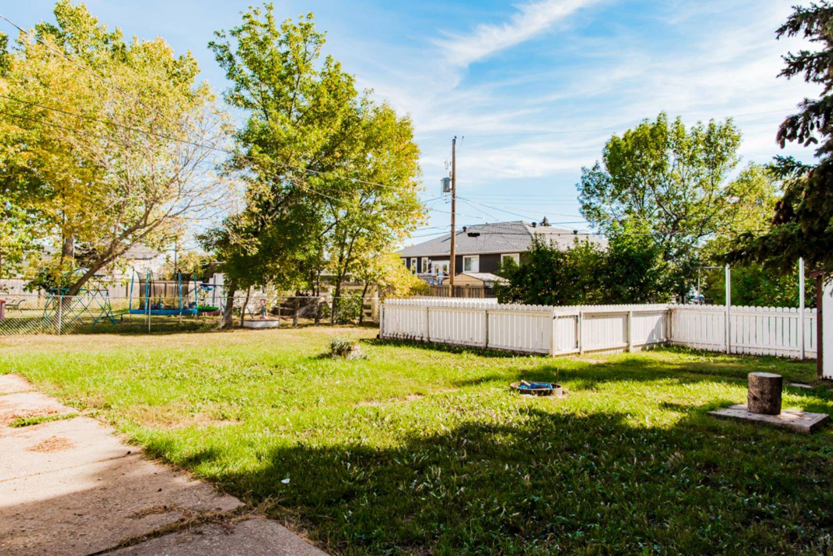 Grande Prairie, AB T8V 0J7,10019 93 AVE