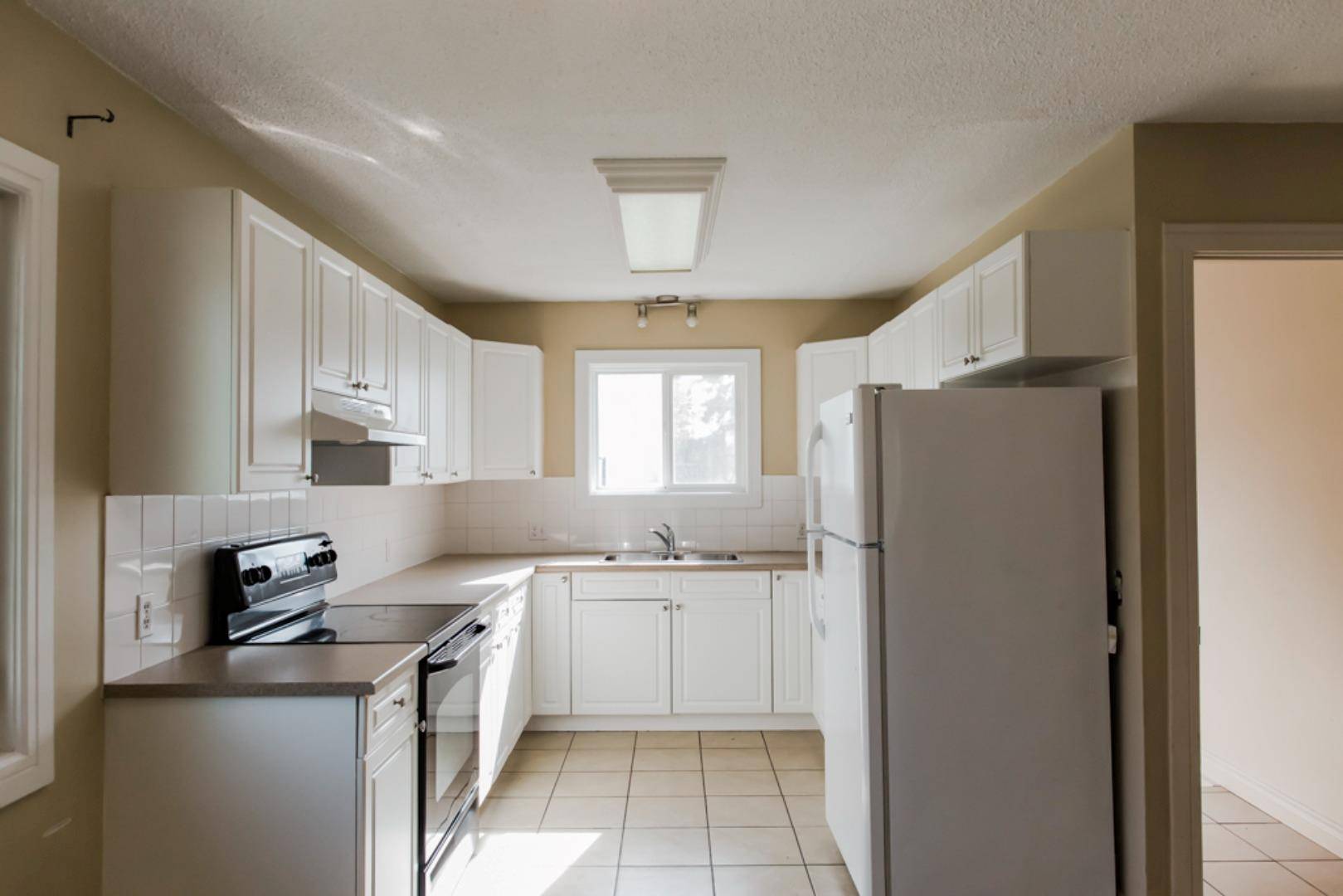 Grande Prairie, AB T8V 0J7,10019 93 AVE